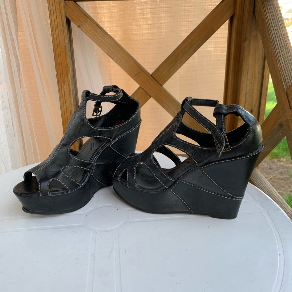Distressed black wedges